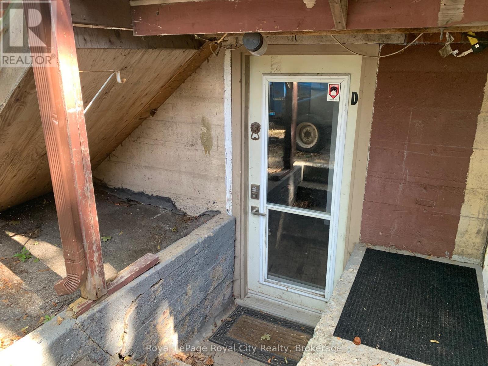 D - 28 Arthur Street N, Guelph, Ontario  N1E 4T8 - Photo 2 - X12592138