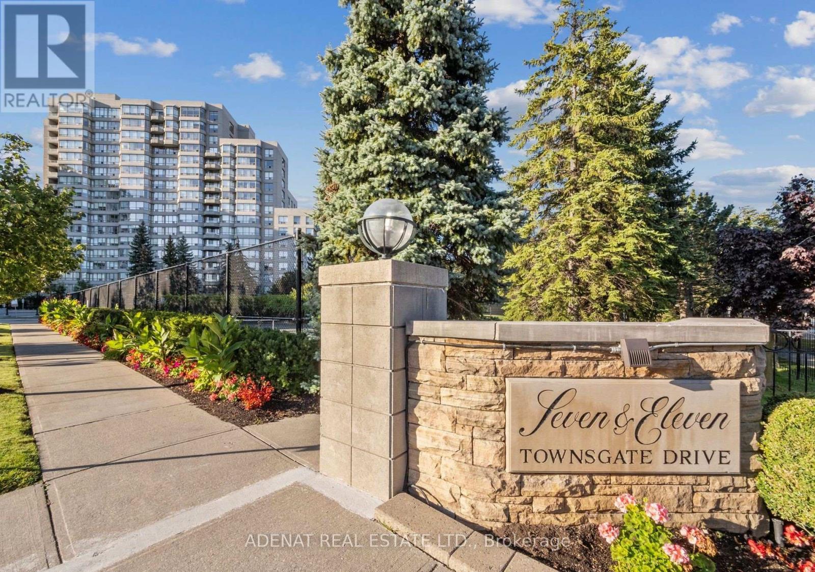 1810 - 7 Townsgate Drive, Vaughan, Ontario  L4J 7Z2 - Photo 5 - N12592682