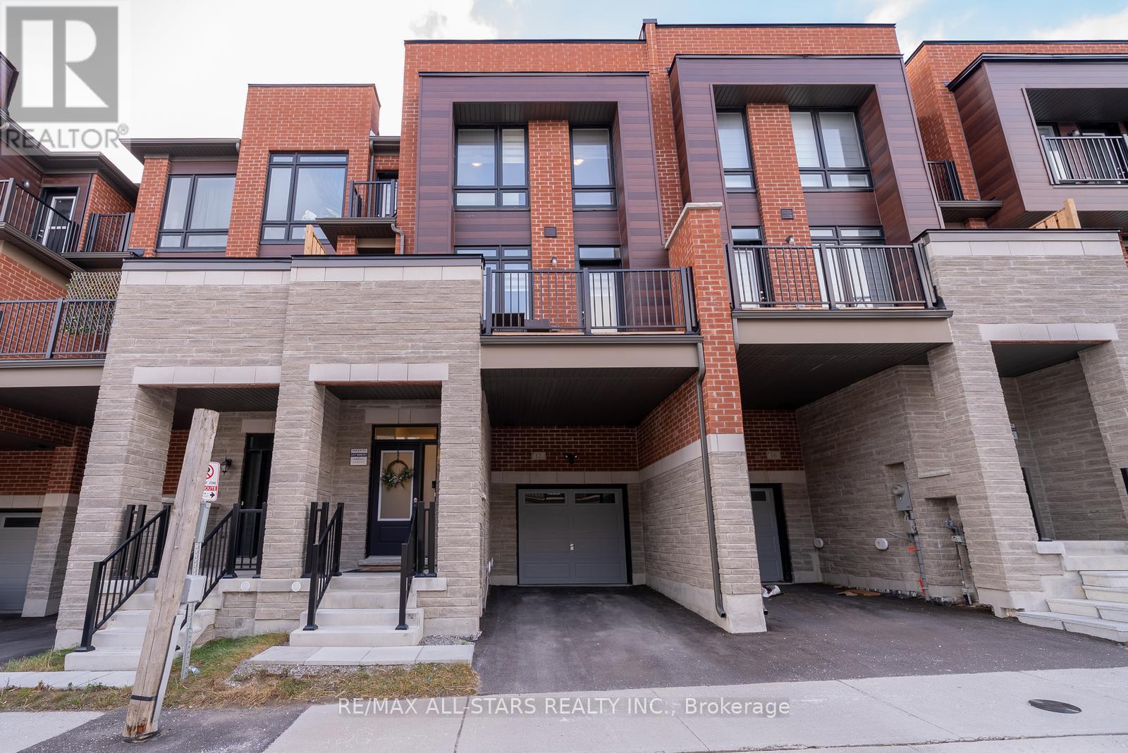 12 Griffith Street, Aurora, Ontario  L4G 7B6 - Photo 2 - N12592680