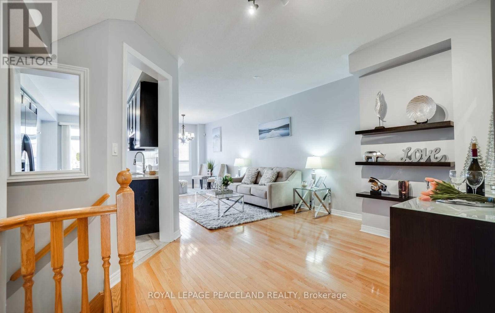 30 - 8 Townwood Drive, Richmond Hill, Ontario  L4E 4Y3 - Photo 3 - N12592690