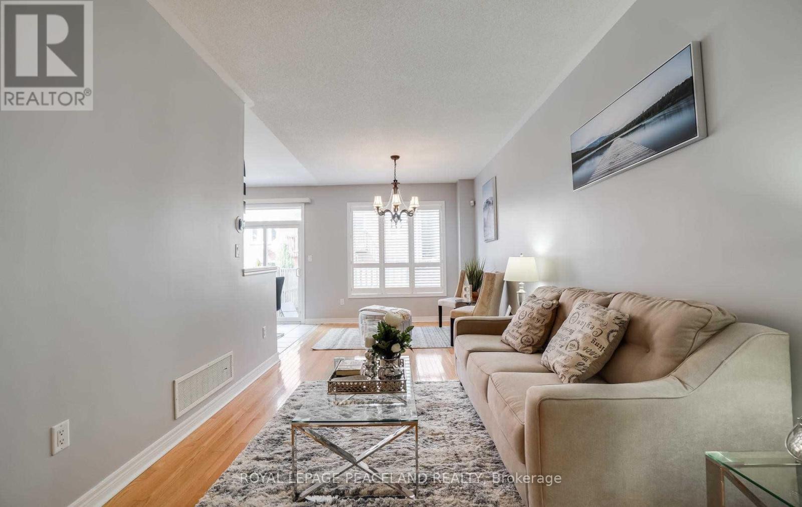 30 - 8 Townwood Drive, Richmond Hill, Ontario  L4E 4Y3 - Photo 4 - N12592690