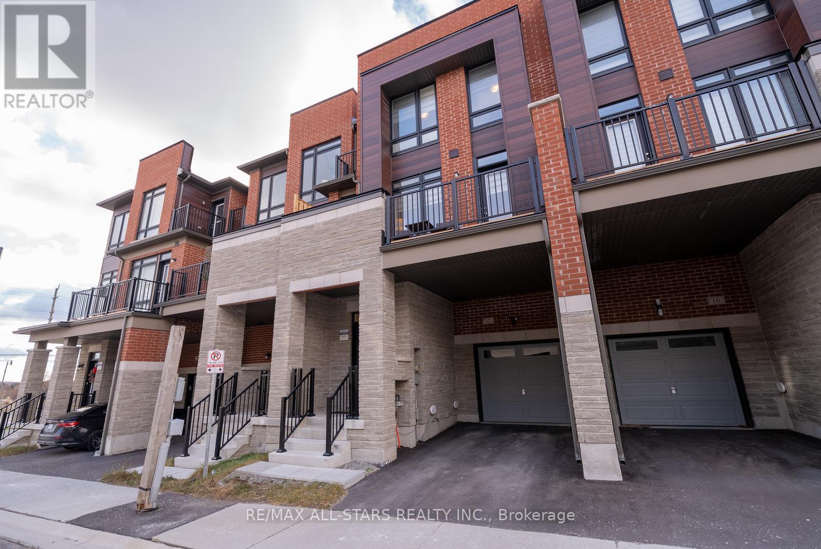 12 Griffith Street, Aurora, Ontario  L4G 7B6 - Photo 4 - N12592680