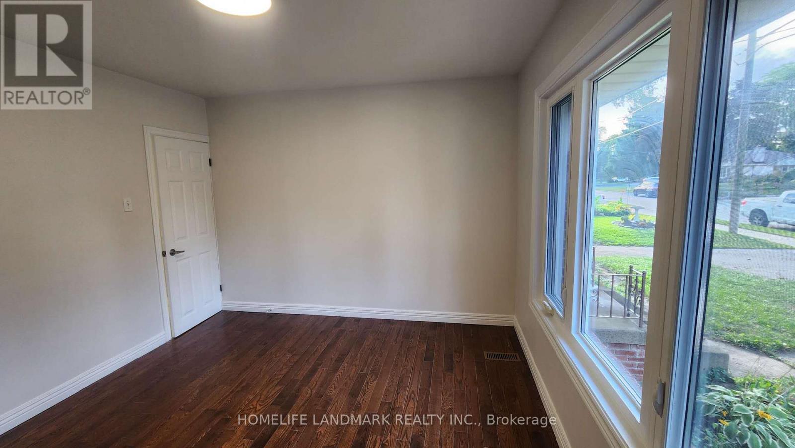 42 Cartier Crescent, Richmond Hill, Ontario  L4C 2N2 - Photo 3 - N12592746