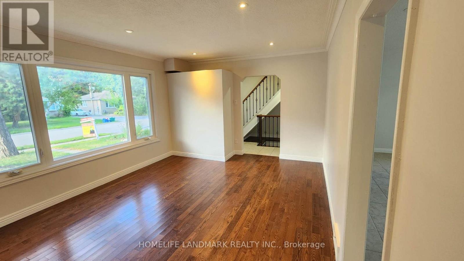 42 Cartier Crescent, Richmond Hill, Ontario  L4C 2N2 - Photo 9 - N12592746