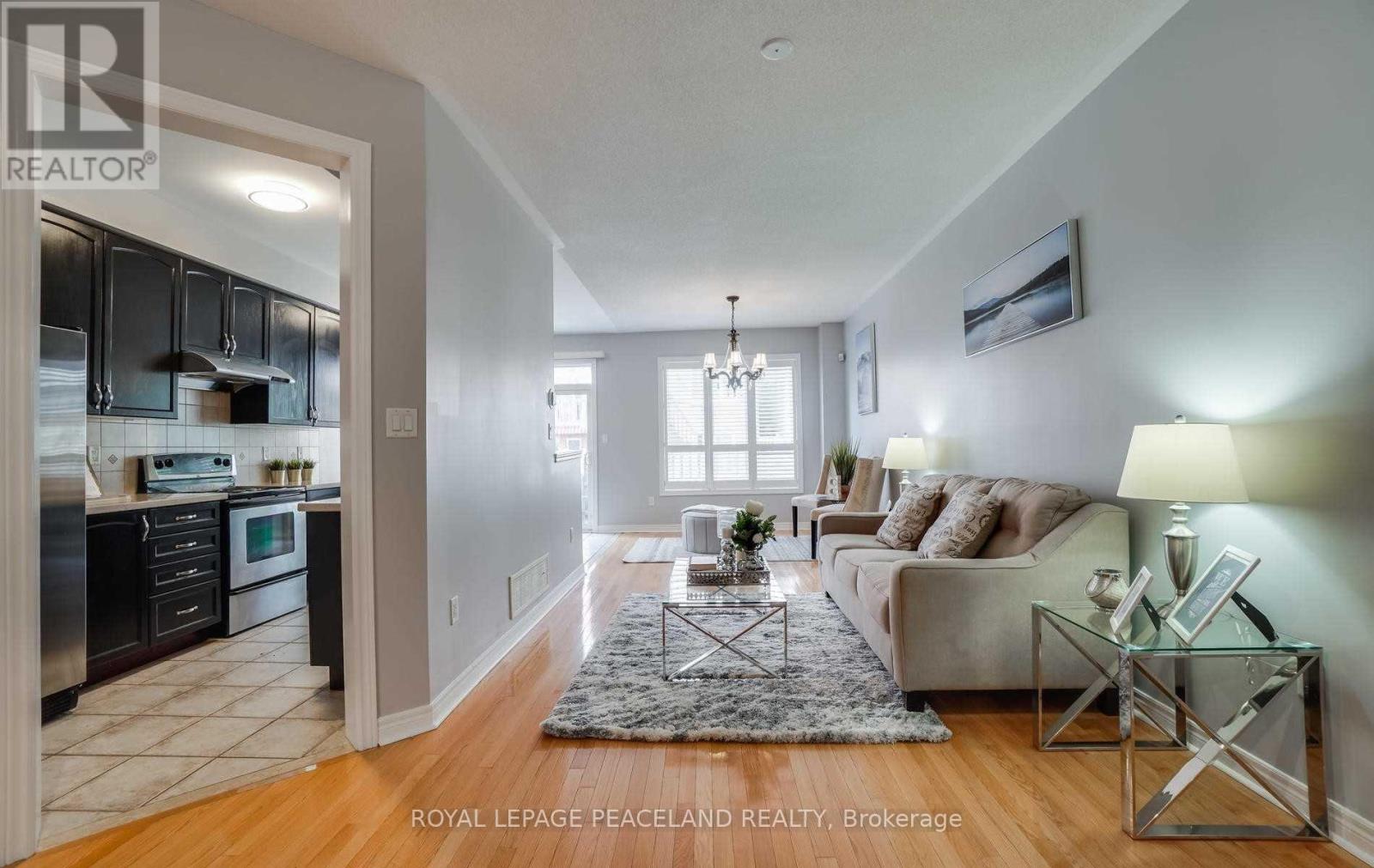 30 - 8 Townwood Drive, Richmond Hill, Ontario  L4E 4Y3 - Photo 5 - N12592690