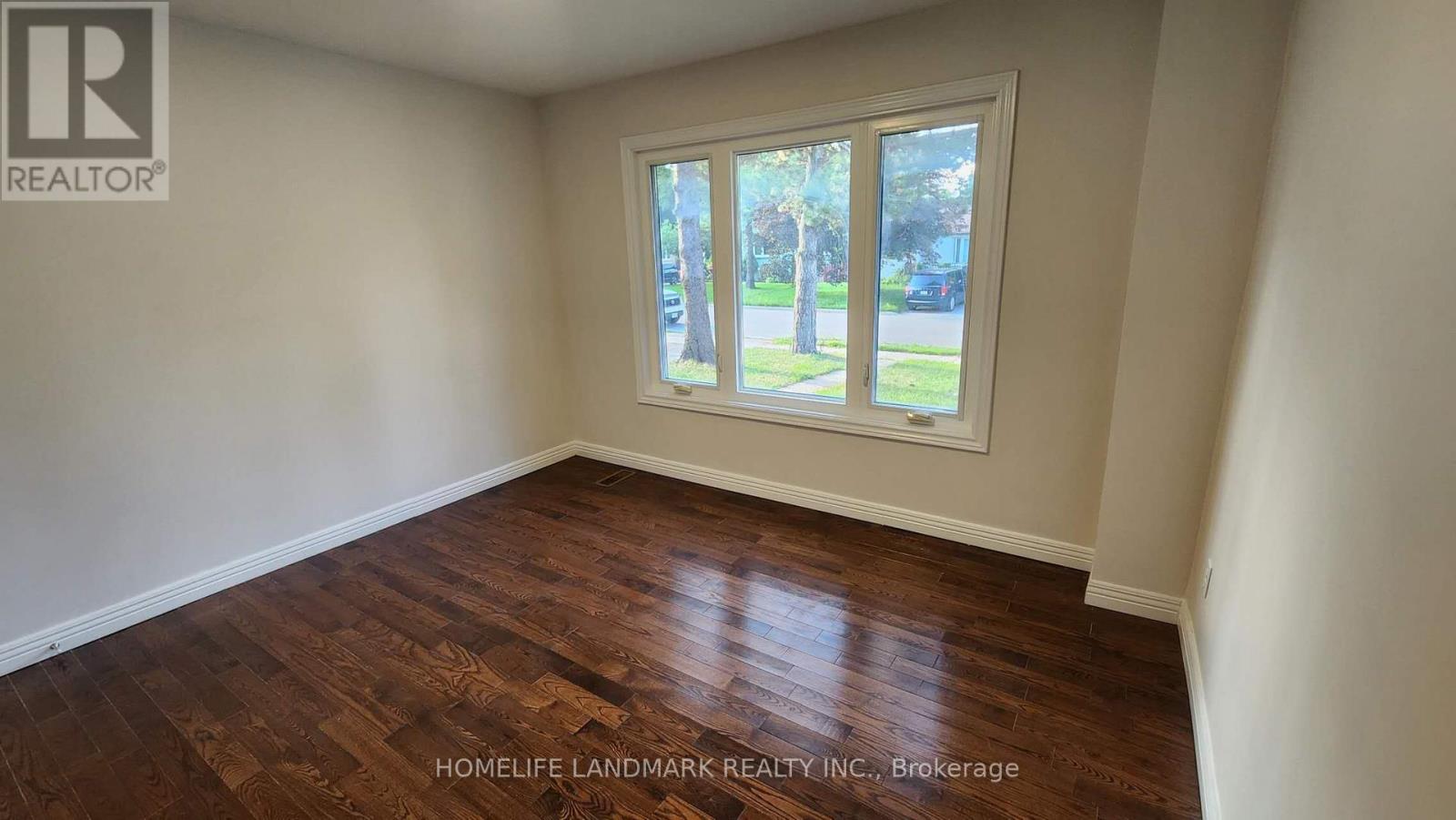 42 Cartier Crescent, Richmond Hill, Ontario  L4C 2N2 - Photo 4 - N12592746