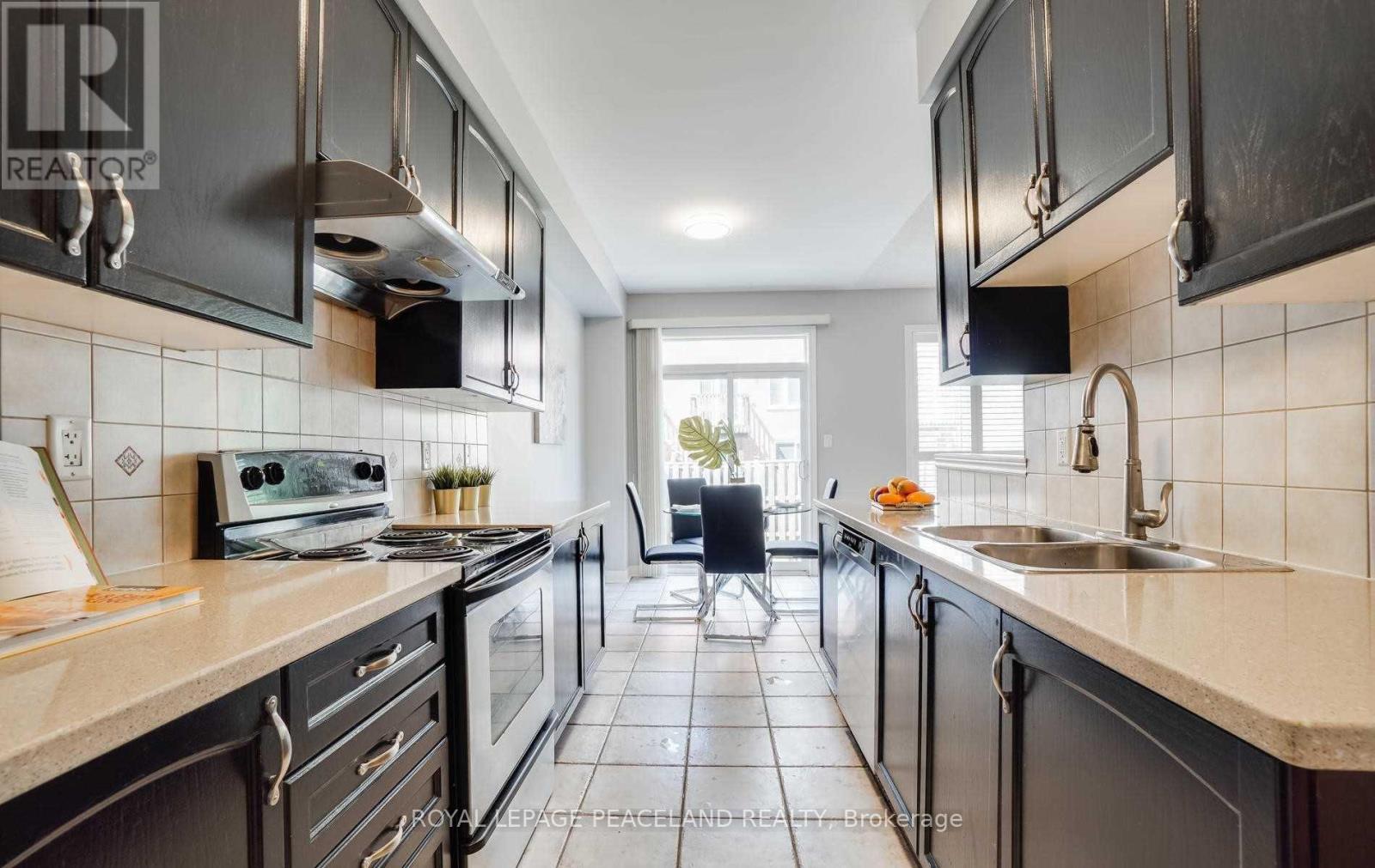 30 - 8 Townwood Drive, Richmond Hill, Ontario  L4E 4Y3 - Photo 6 - N12592690