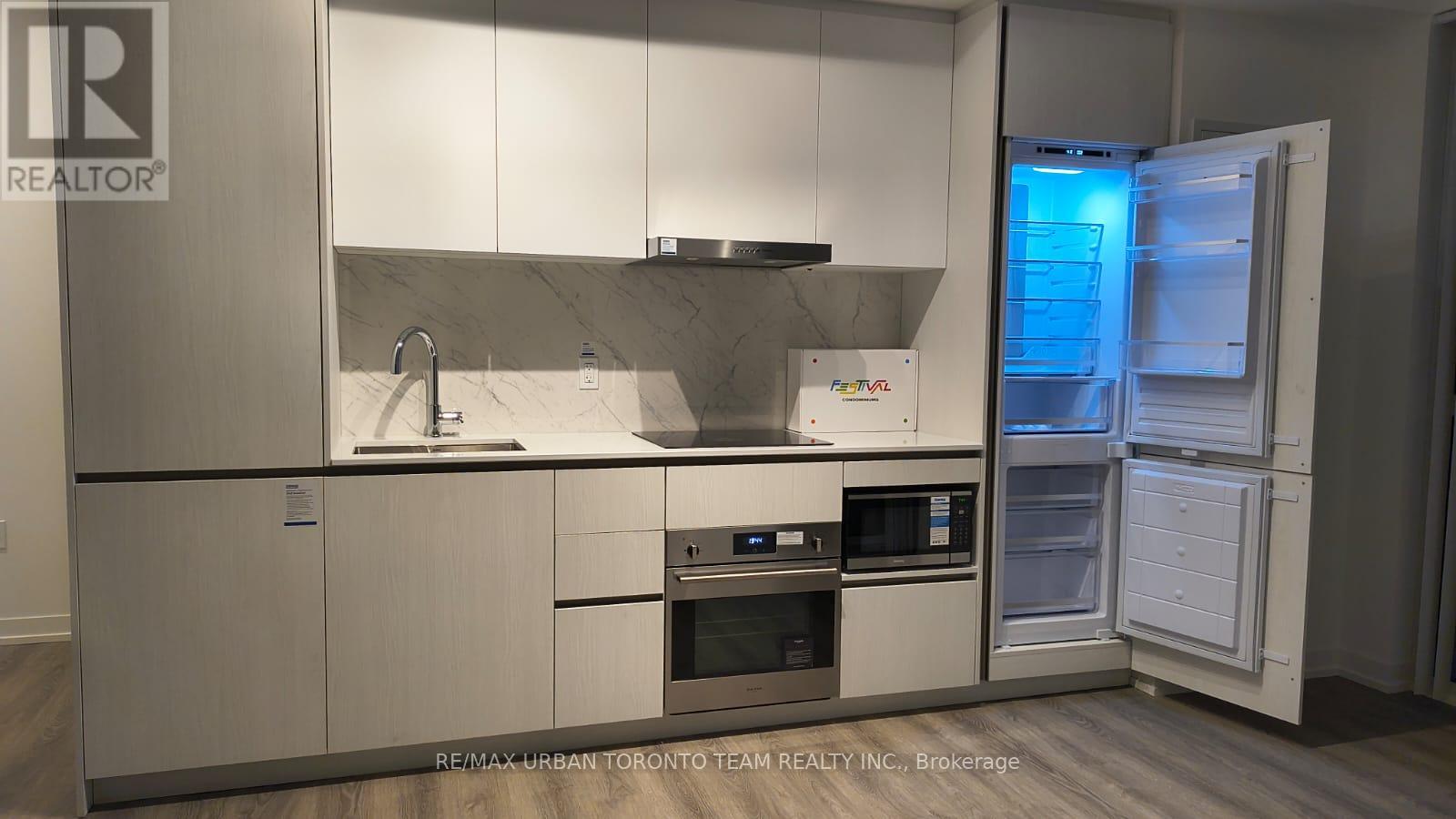 3202 - 8 Interchange Way, Vaughan, Ontario L4K 5Z7 - Photo 8 - N12592768