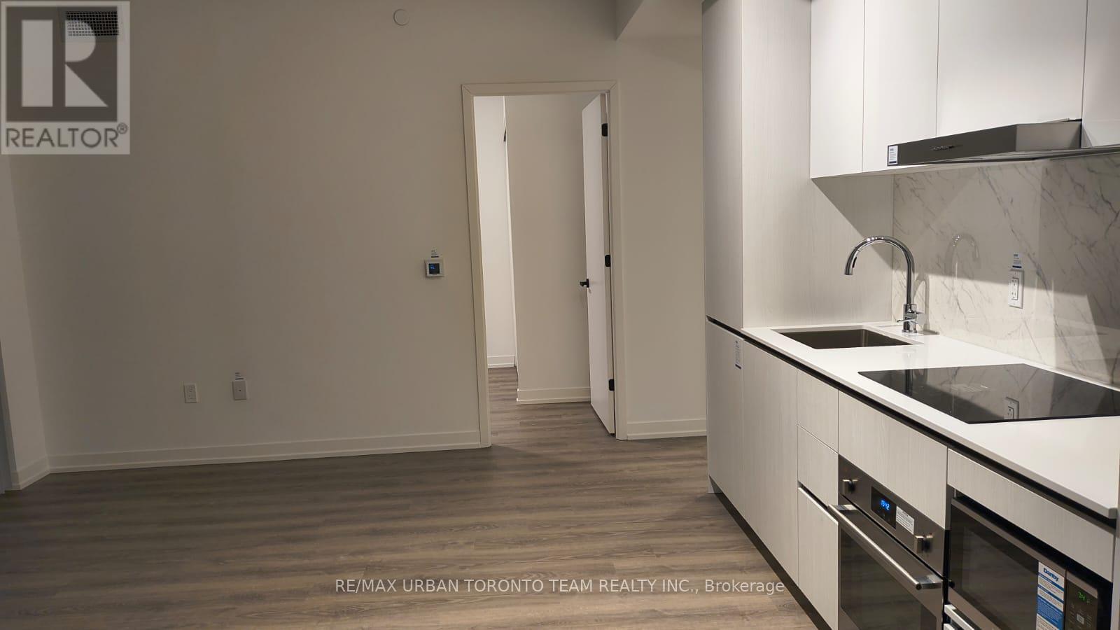 3202 - 8 Interchange Way, Vaughan, Ontario L4K 5Z7 - Photo 4 - N12592768