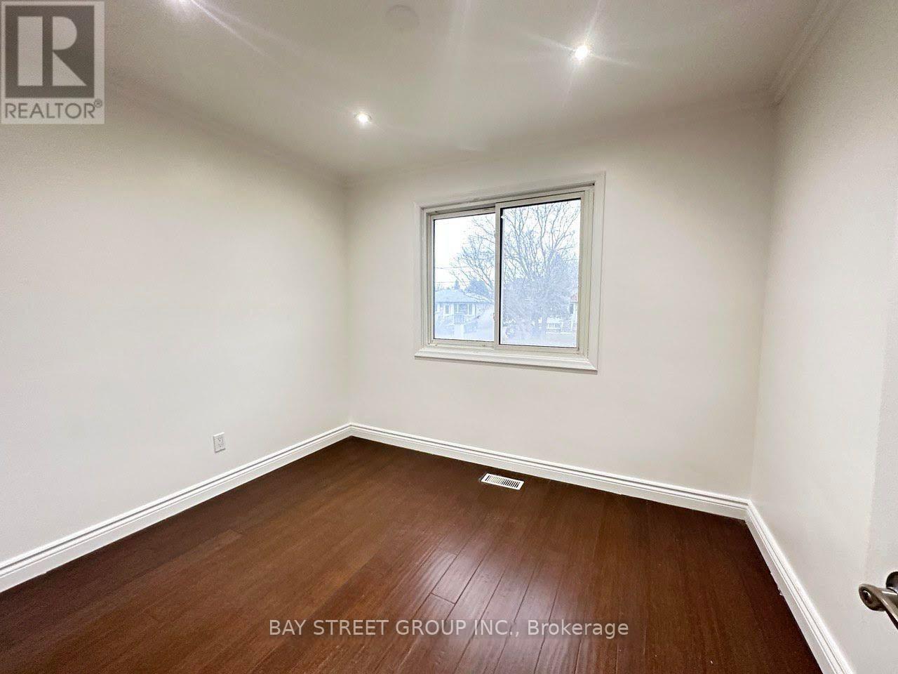 Main Floor - 427 Crosby Avenue, Richmond Hill, Ontario  L4C 2R9 - Photo 8 - N12592812