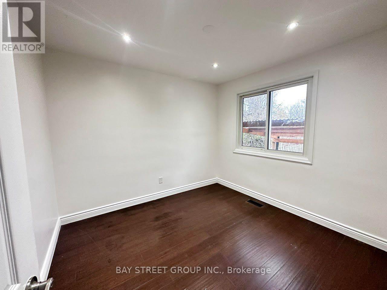 Main Floor - 427 Crosby Avenue, Richmond Hill, Ontario  L4C 2R9 - Photo 7 - N12592812