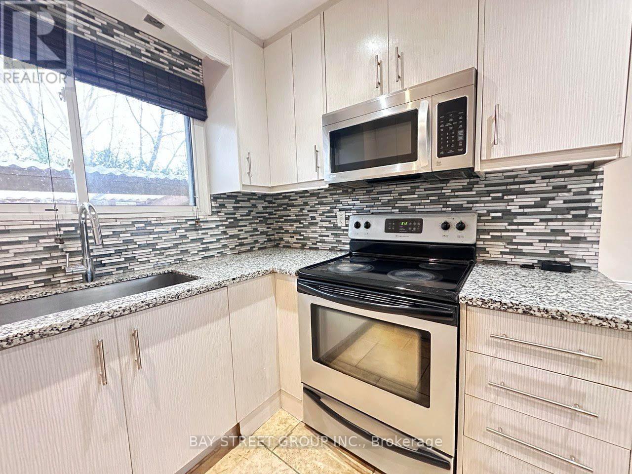 Main Floor - 427 Crosby Avenue, Richmond Hill, Ontario  L4C 2R9 - Photo 4 - N12592812