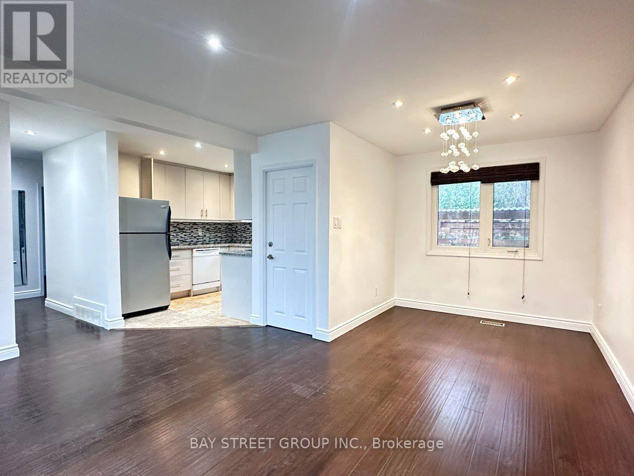 Main Floor - 427 Crosby Avenue, Richmond Hill, Ontario  L4C 2R9 - Photo 2 - N12592812