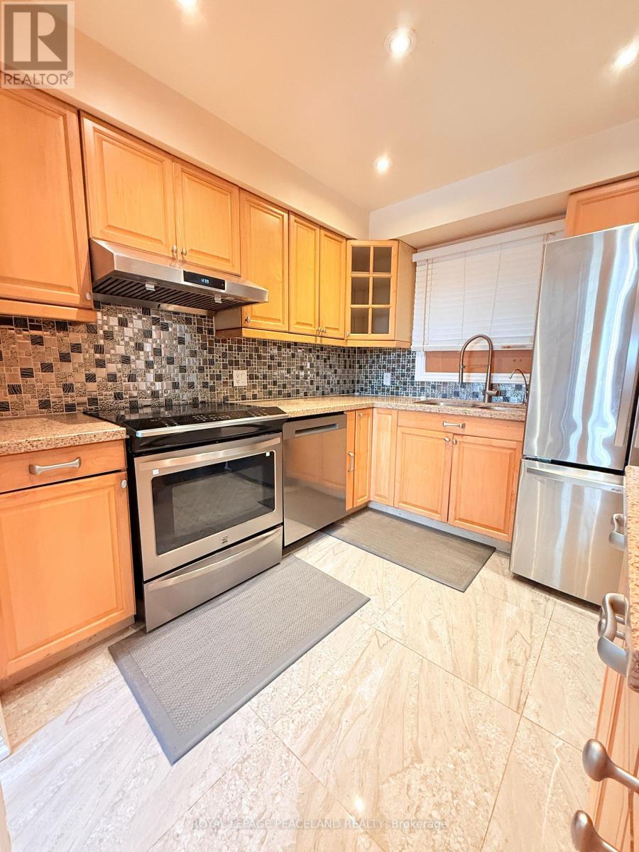 16 Madsen Crescent, Markham, Ontario  L3R 4P3 - Photo 5 - N12592784