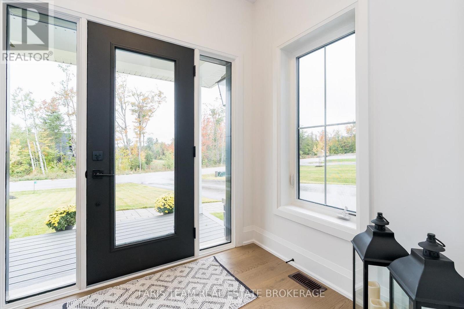 17 Clydesdale Court, Oro-Medonte, Ontario  L0K 1E0 - Photo 9 - S12454302