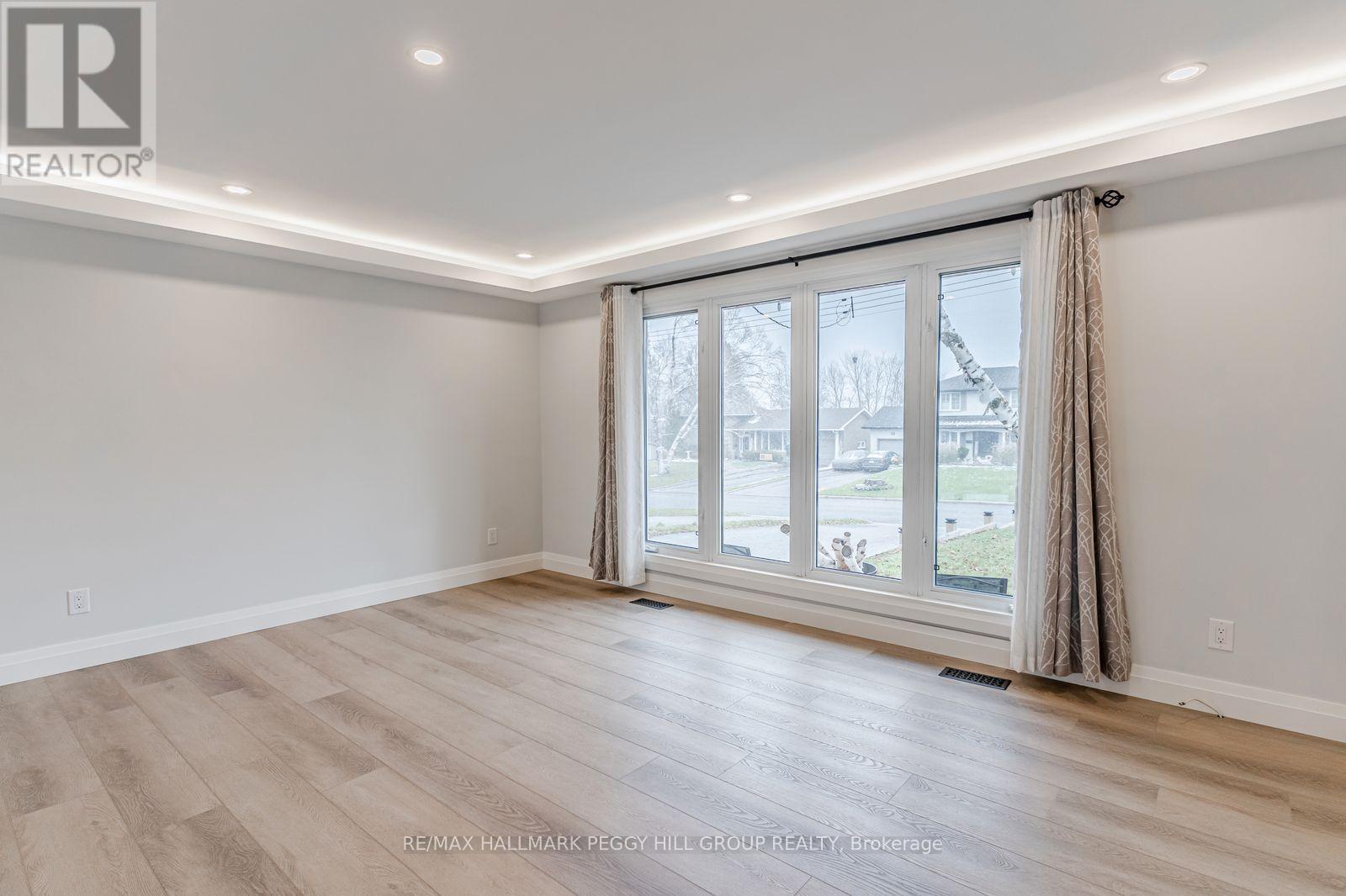 Upper - 20 Ottaway Avenue, Barrie, Ontario L4M 2W7 - Photo 6 - S12468570