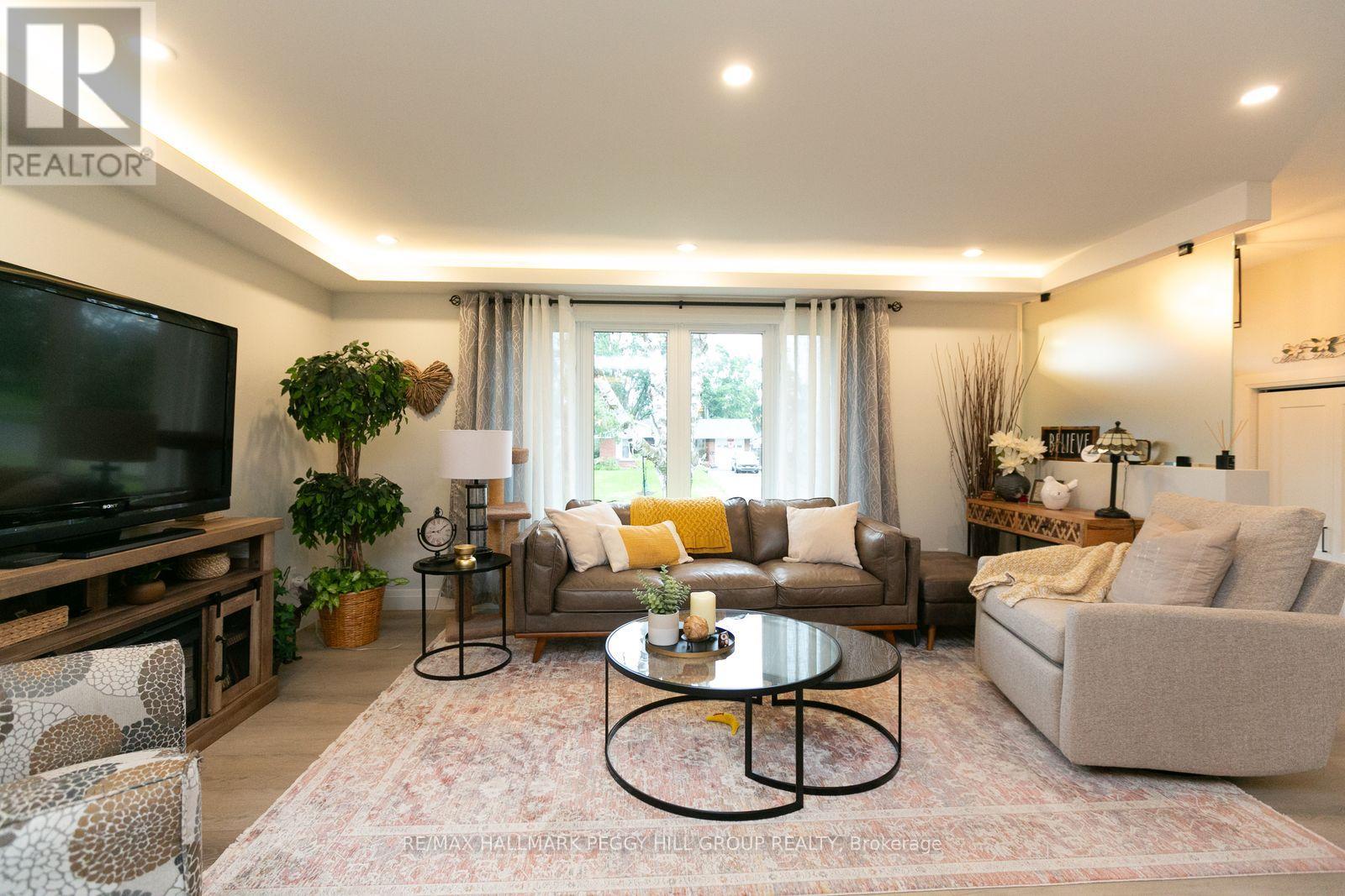 Upper - 20 Ottaway Avenue, Barrie, Ontario L4M 2W7 - Photo 7 - S12468570