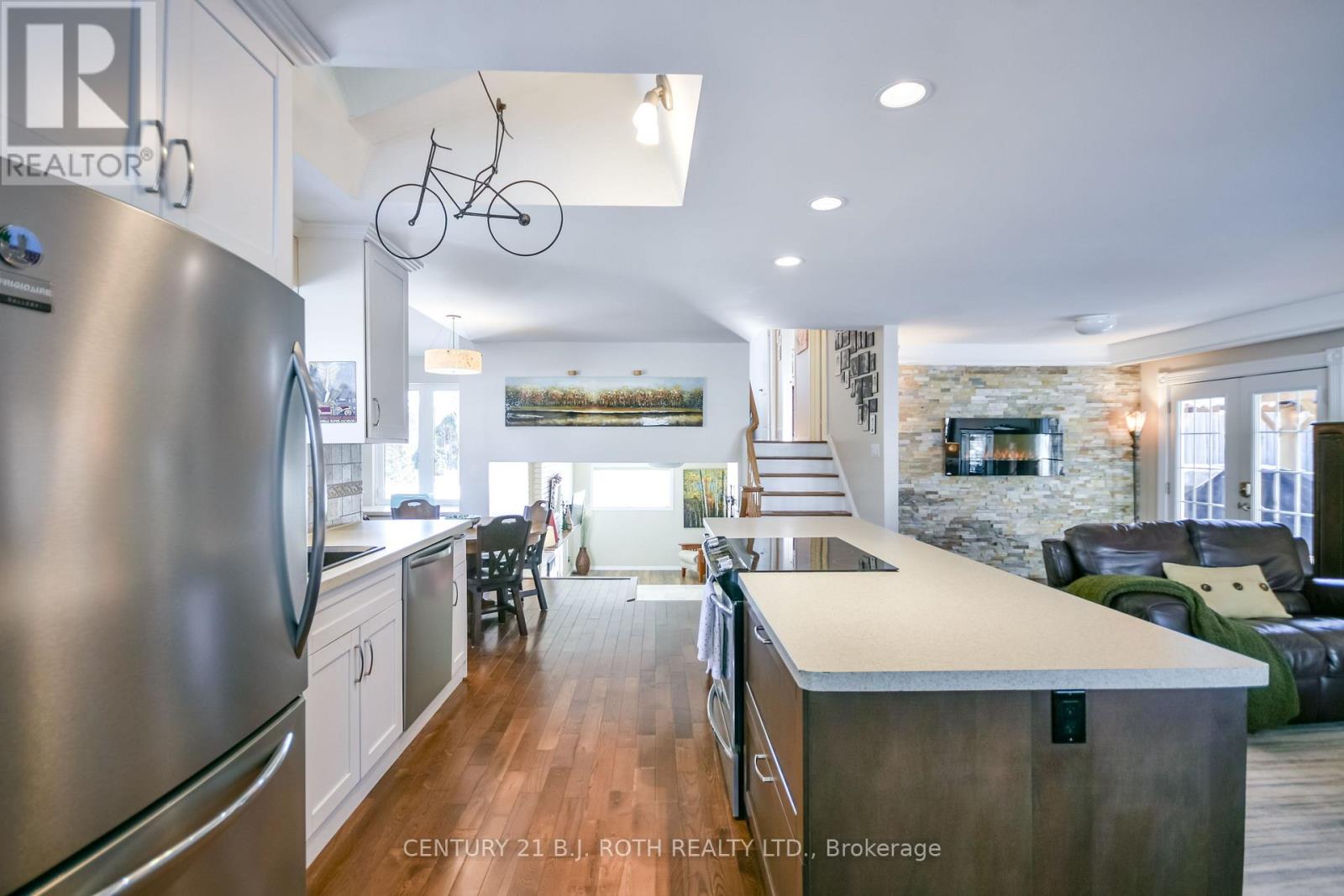 3 Marwendy Drive, Barrie, Ontario  L4M 4E6 - Photo 7 - S12584872