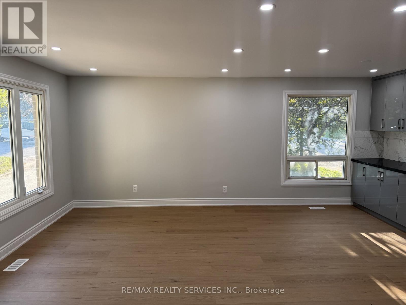 41 Maclaren Avenue, Barrie, Ontario  L4N 3Y1 - Photo 4 - S12591558