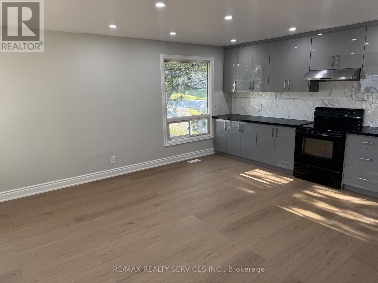 41 Maclaren Avenue, Barrie, Ontario  L4N 3Y1 - Photo 5 - S12591558