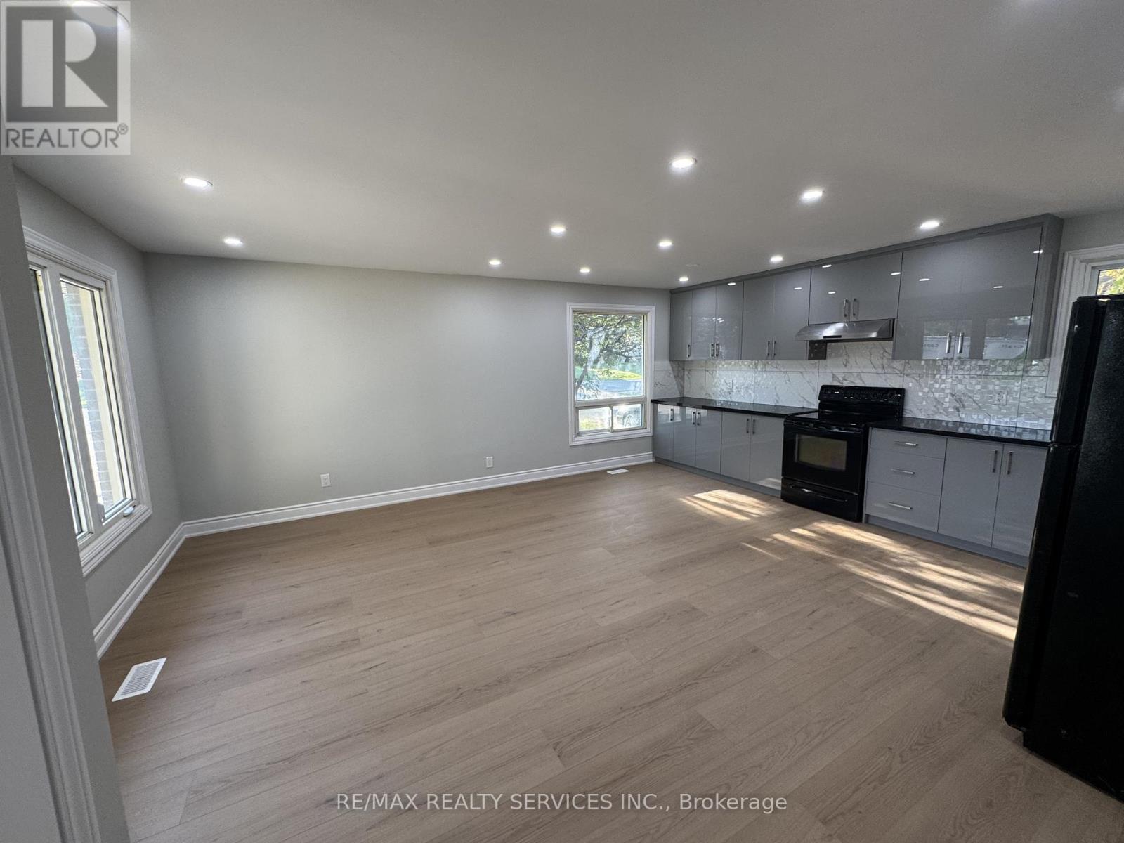 41 Maclaren Avenue, Barrie, Ontario  L4N 3Y1 - Photo 6 - S12591558