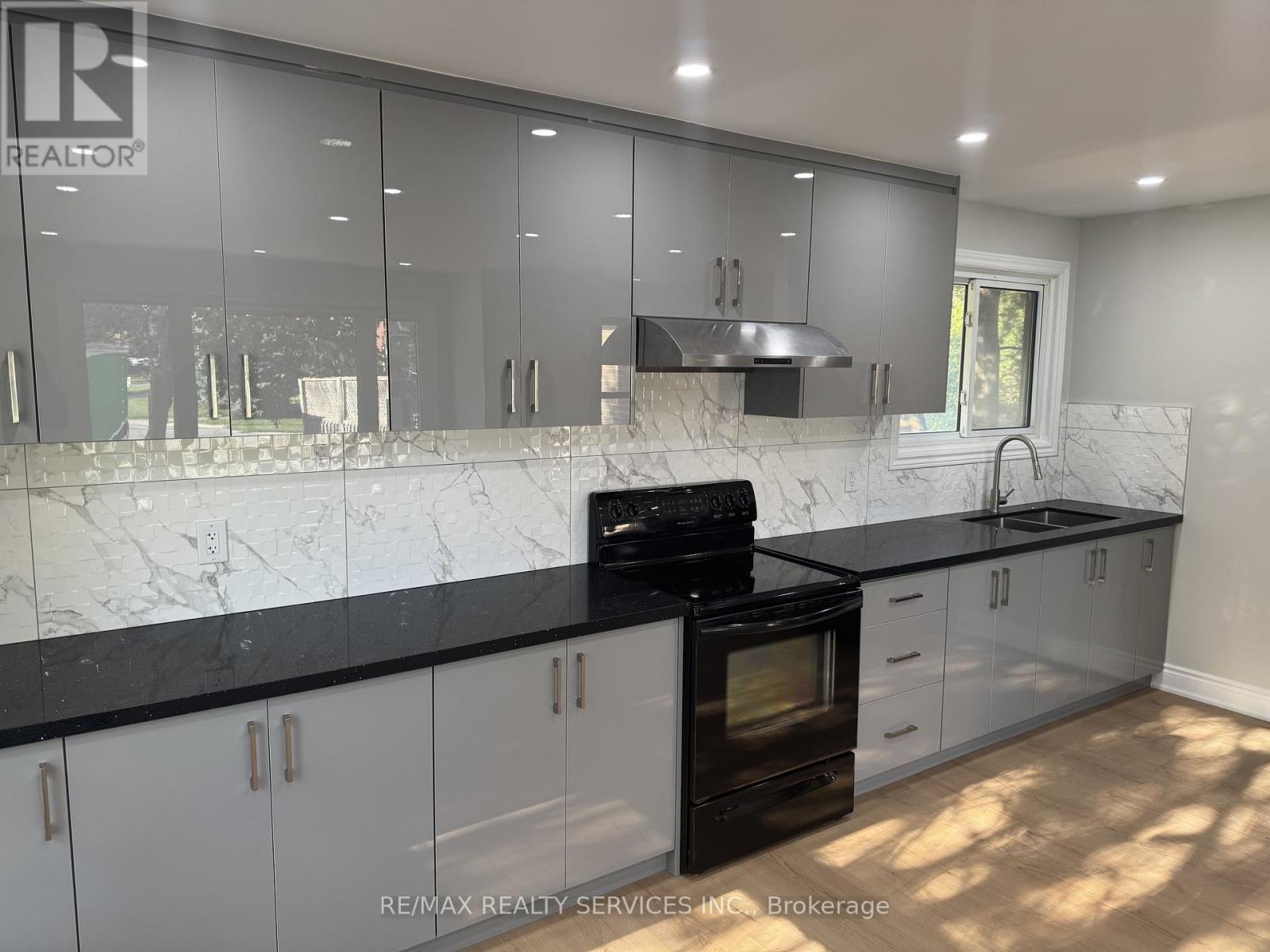 41 Maclaren Avenue, Barrie, Ontario  L4N 3Y1 - Photo 7 - S12591558