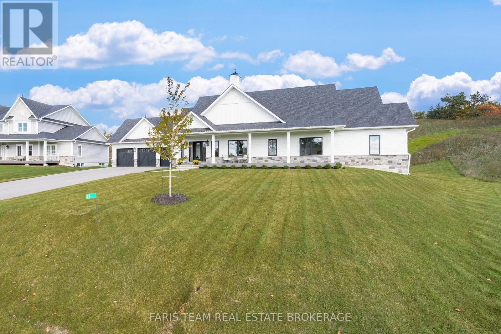 17 Clydesdale Court, Oro-Medonte, Ontario  L0K 1E0 - Photo 4 - S12454302