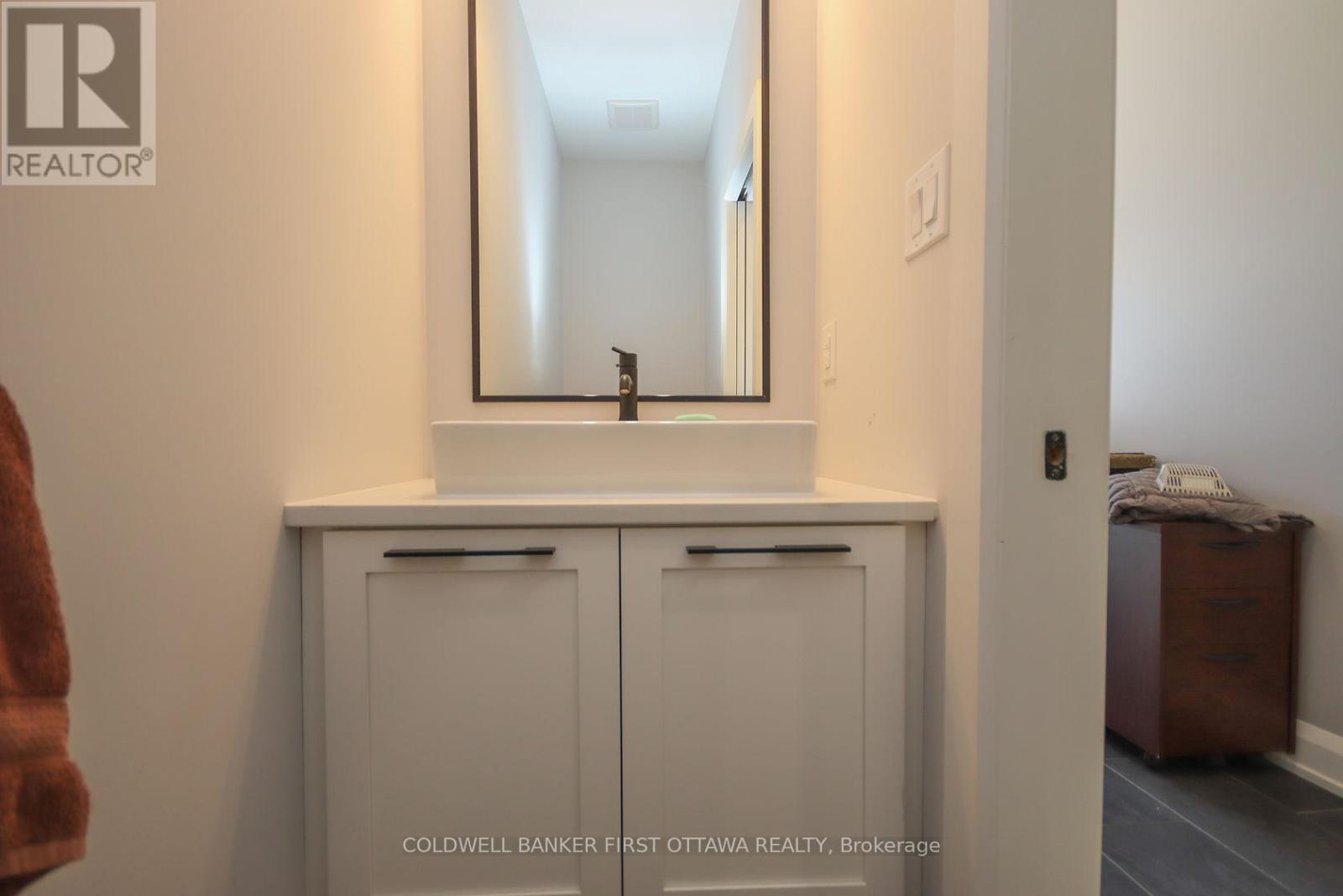 165 Wesley Avenue, Ottawa, Ontario  K1Z 6Z9 - Photo 2 - X12591086