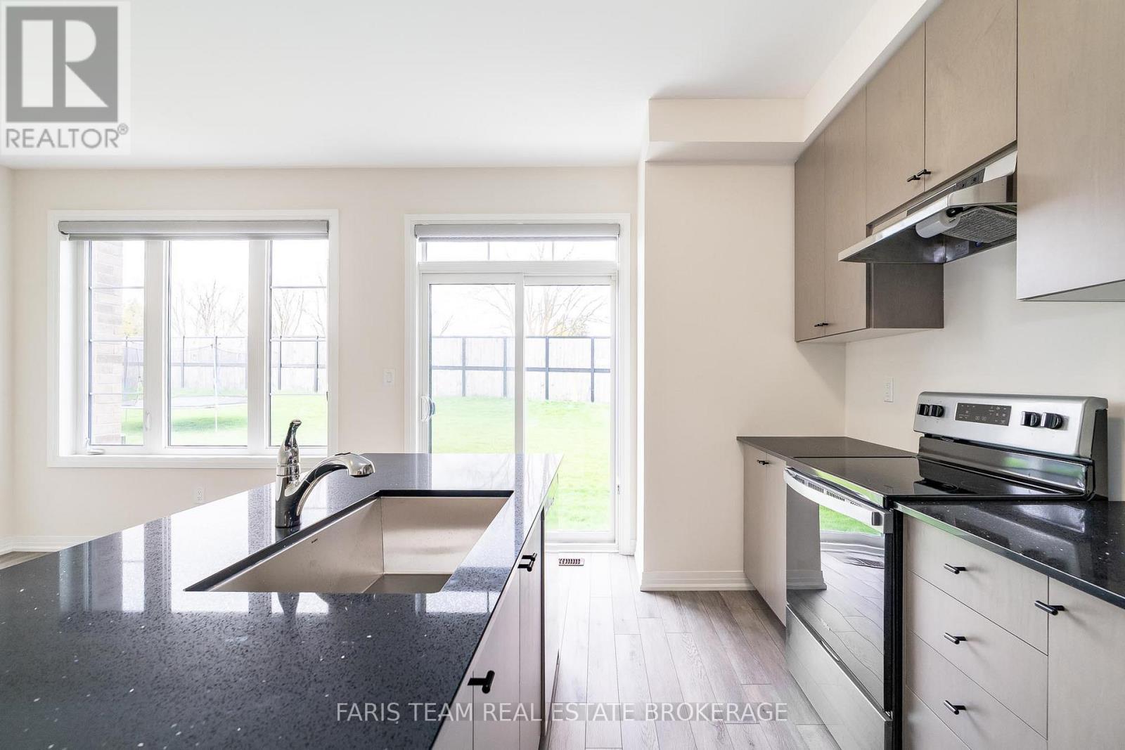 28 Bluebird Lane, Barrie, Ontario  L9J 0M3 - Photo 6 - S12591830