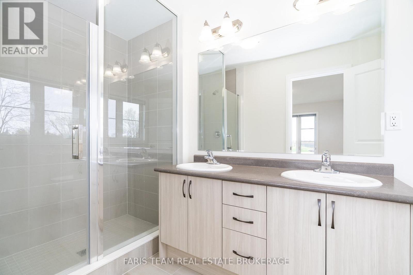 28 Bluebird Lane, Barrie, Ontario  L9J 0M3 - Photo 12 - S12591830