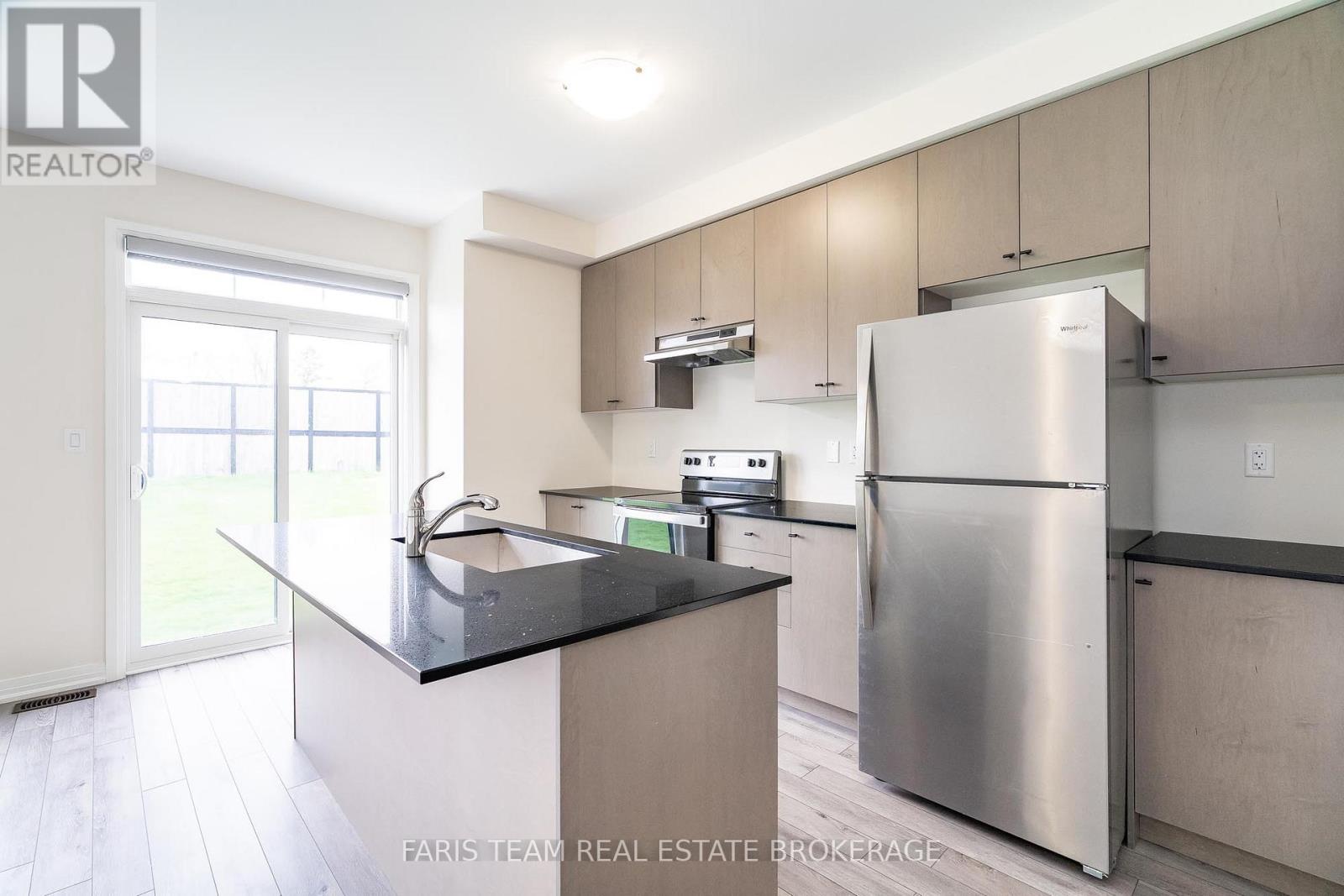 28 Bluebird Lane, Barrie, Ontario  L9J 0M3 - Photo 3 - S12591830