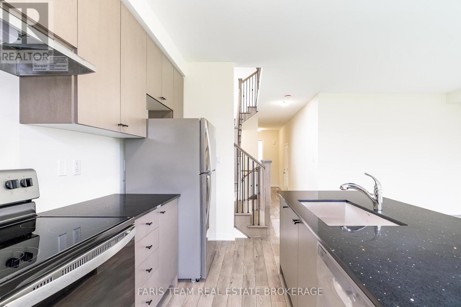 28 Bluebird Lane, Barrie, Ontario  L9J 0M3 - Photo 5 - S12591830