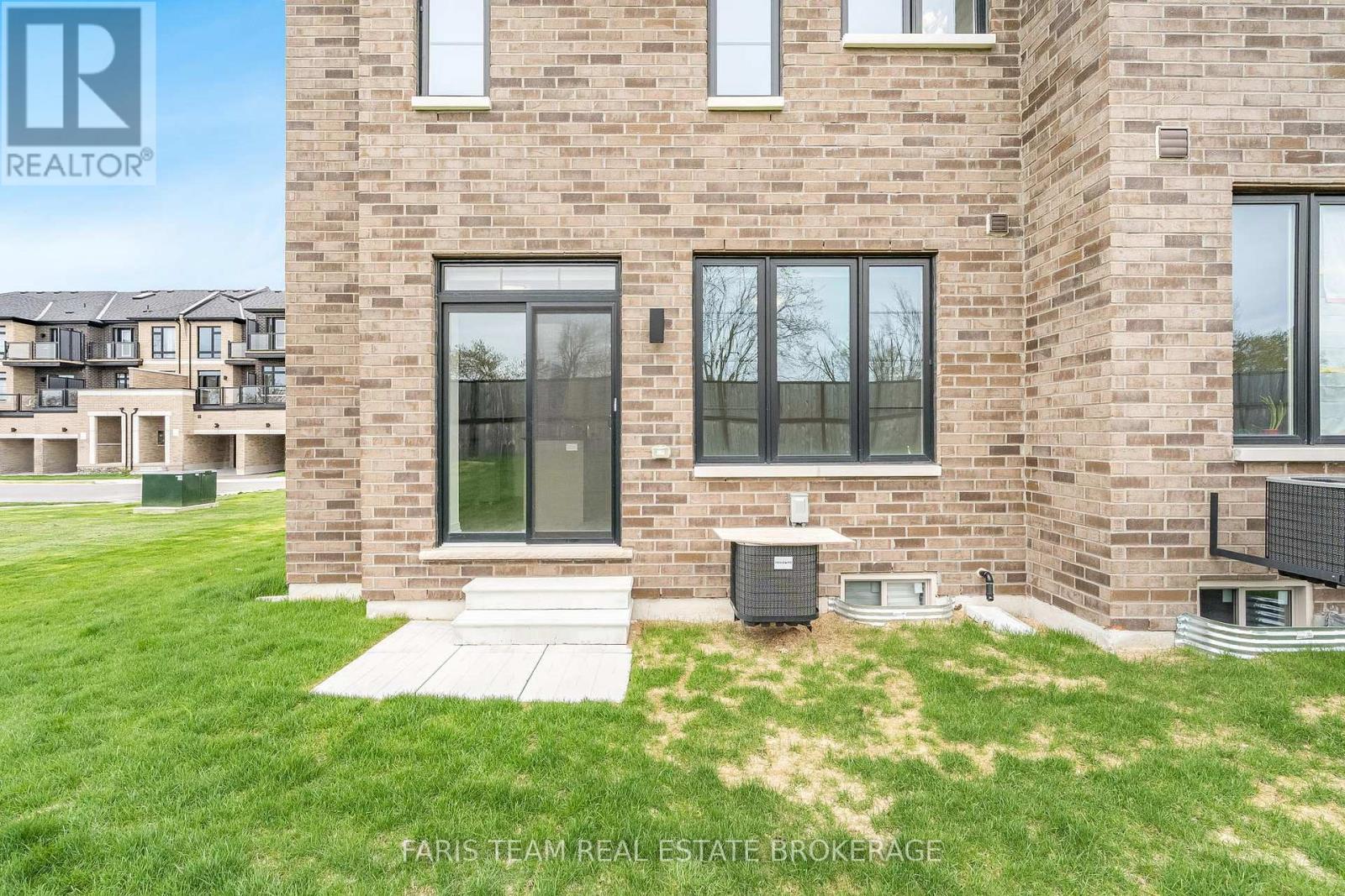 28 Bluebird Lane, Barrie, Ontario  L9J 0M3 - Photo 17 - S12591830