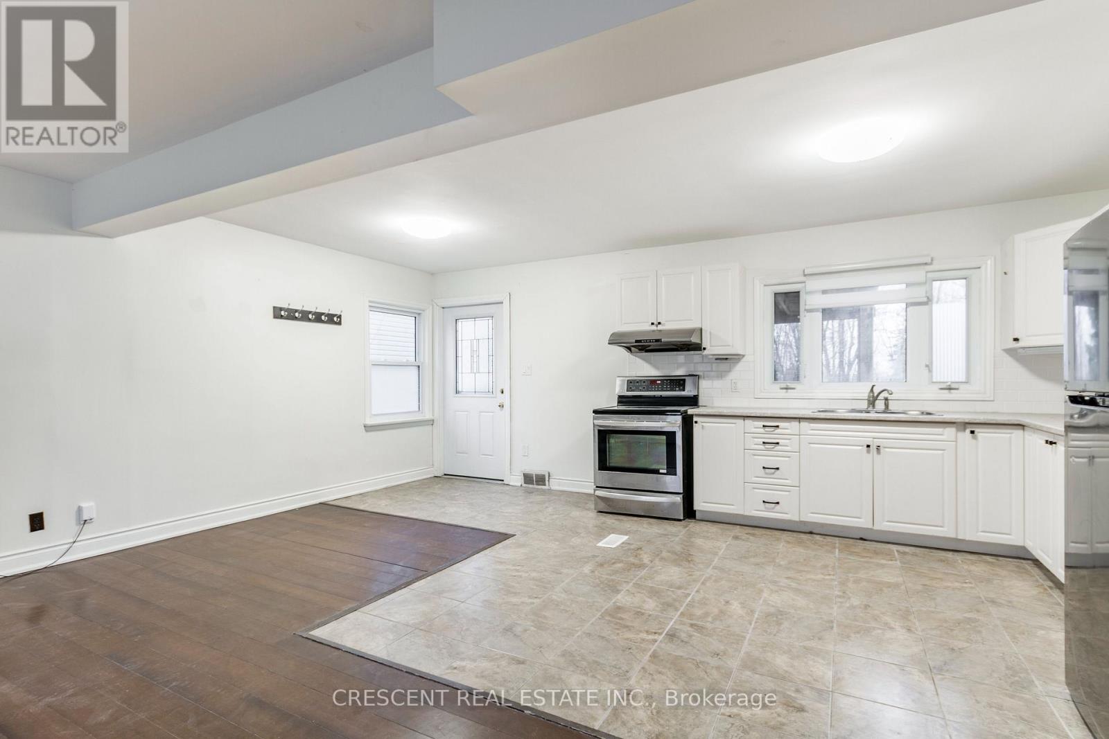 Main & Upper - 261 Barrie Road, Orillia, Ontario L3V 2R4 - Photo 11 - S12591838