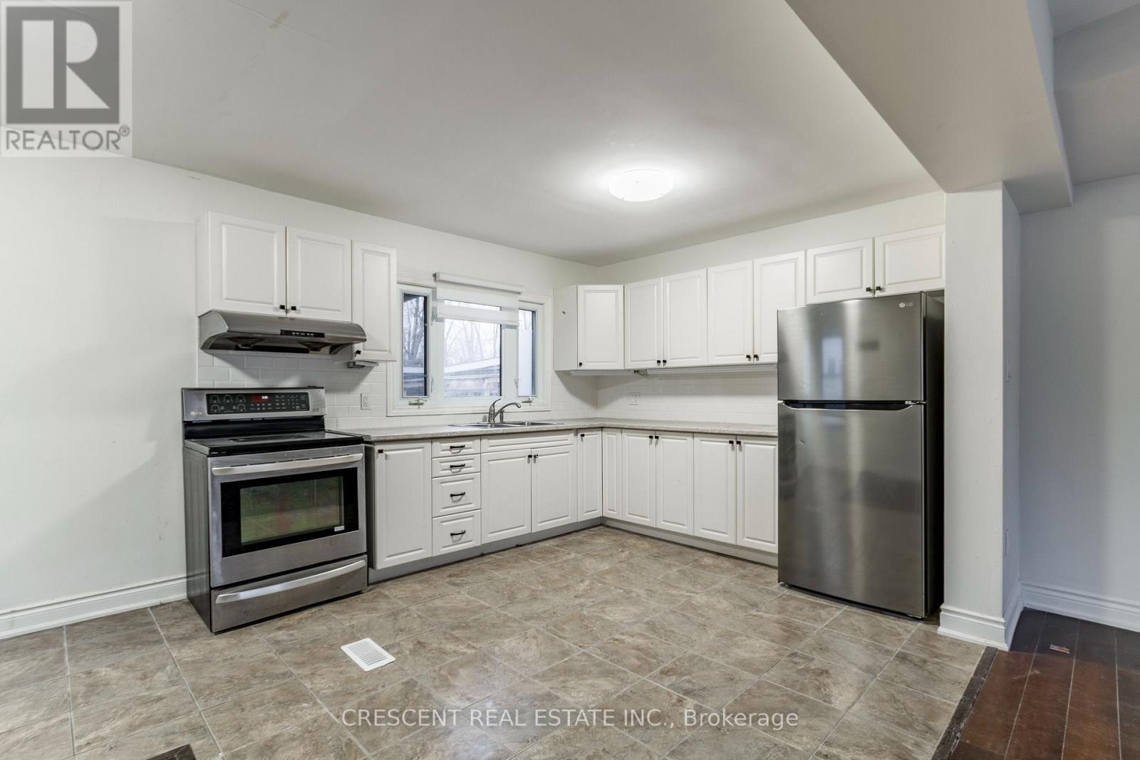 Main & Upper - 261 Barrie Road, Orillia, Ontario L3V 2R4 - Photo 10 - S12591838