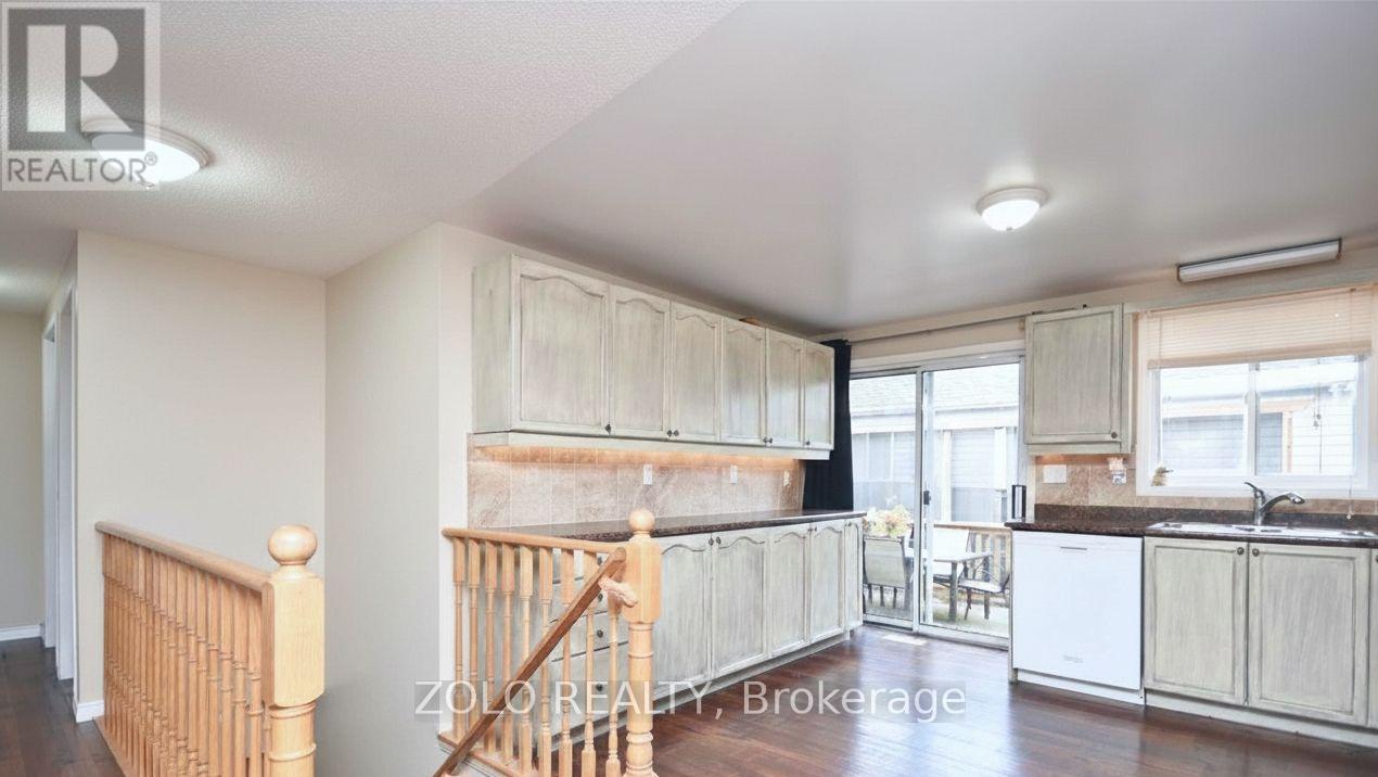 21 Columbia Road, Barrie, Ontario L4N 8C7 - Photo 3 - S12592692