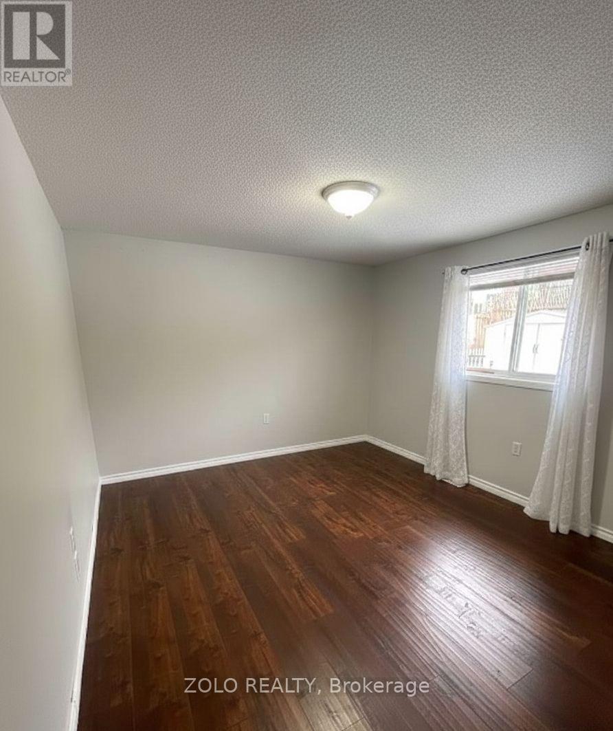 21 Columbia Road, Barrie, Ontario L4N 8C7 - Photo 5 - S12592692