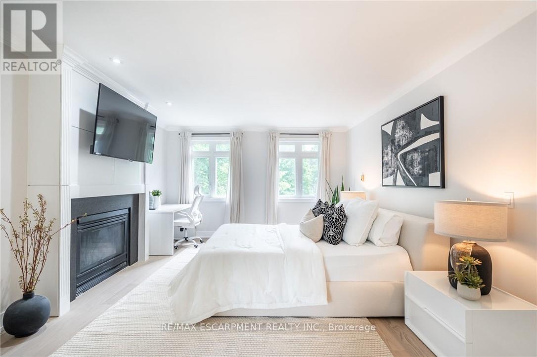 6618 Carriage Trail, Burlington, Ontario  L7P 0J6 - Photo 16 - W12433390