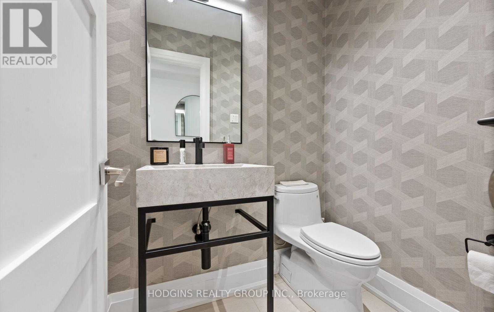 1726 Sherwood Forrest Circle, Mississauga, Ontario L5K 2H6 - Photo 26 - W12498002