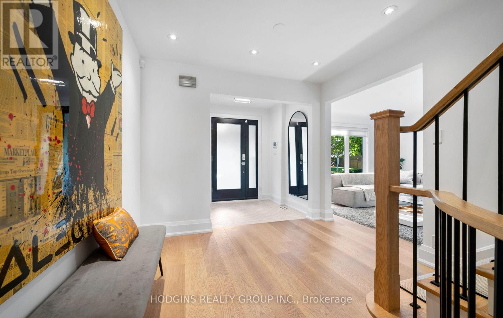 1726 Sherwood Forrest Circle, Mississauga, Ontario L5K 2H6 - Photo 9 - W12498002