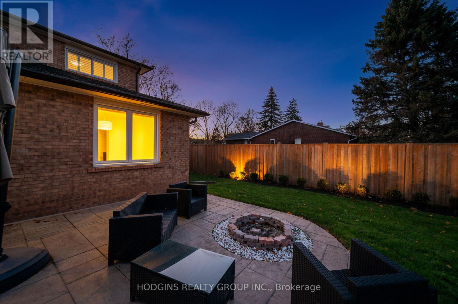 1726 Sherwood Forrest Circle, Mississauga, Ontario L5K 2H6 - Photo 5 - W12498002