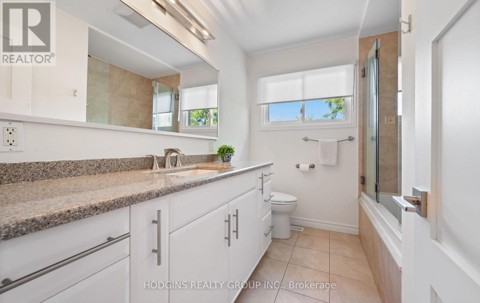 1726 Sherwood Forrest Circle, Mississauga, Ontario L5K 2H6 - Photo 36 - W12498002