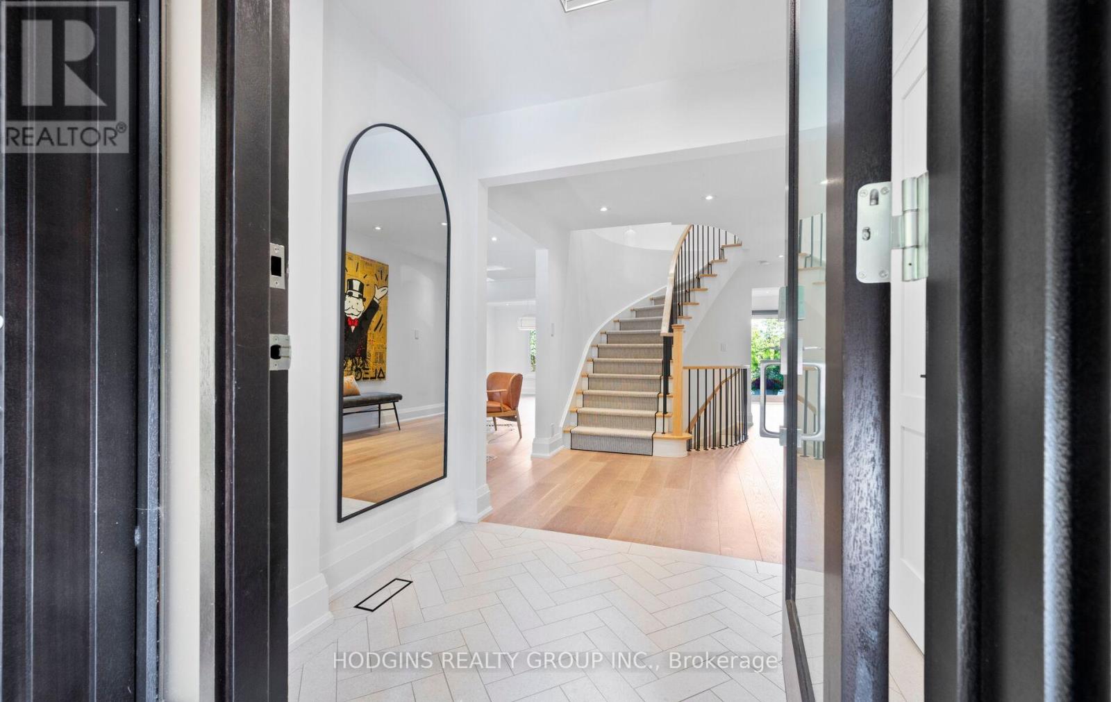 1726 Sherwood Forrest Circle, Mississauga, Ontario L5K 2H6 - Photo 8 - W12498002