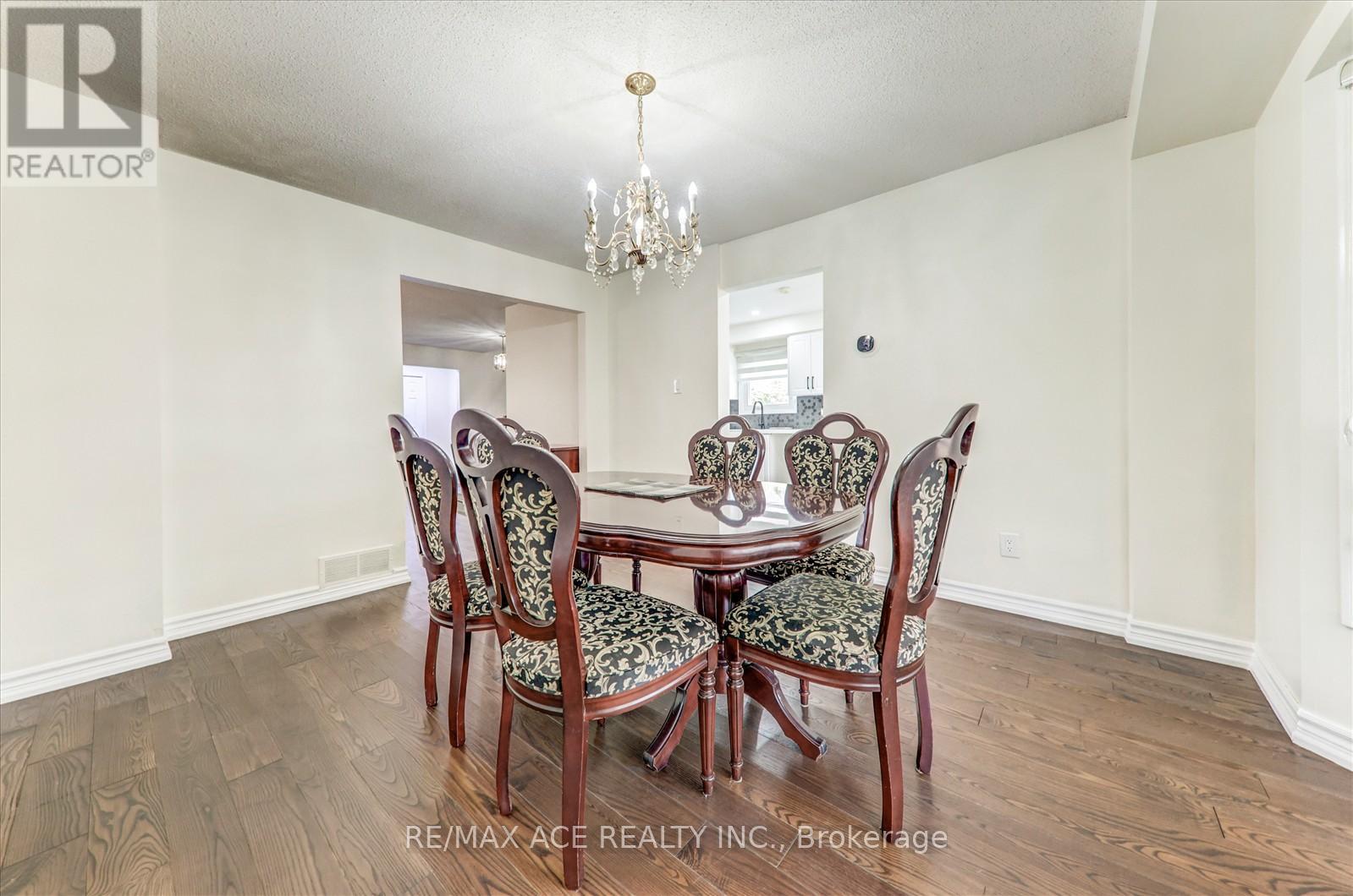 475 Wallenberg Crescent, Mississauga, Ontario  L5B 3M2 - Photo 9 - W12578376