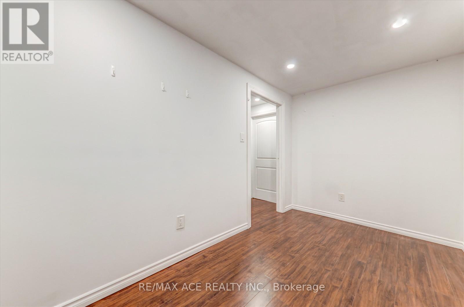 475 Wallenberg Crescent, Mississauga, Ontario  L5B 3M2 - Photo 31 - W12578376