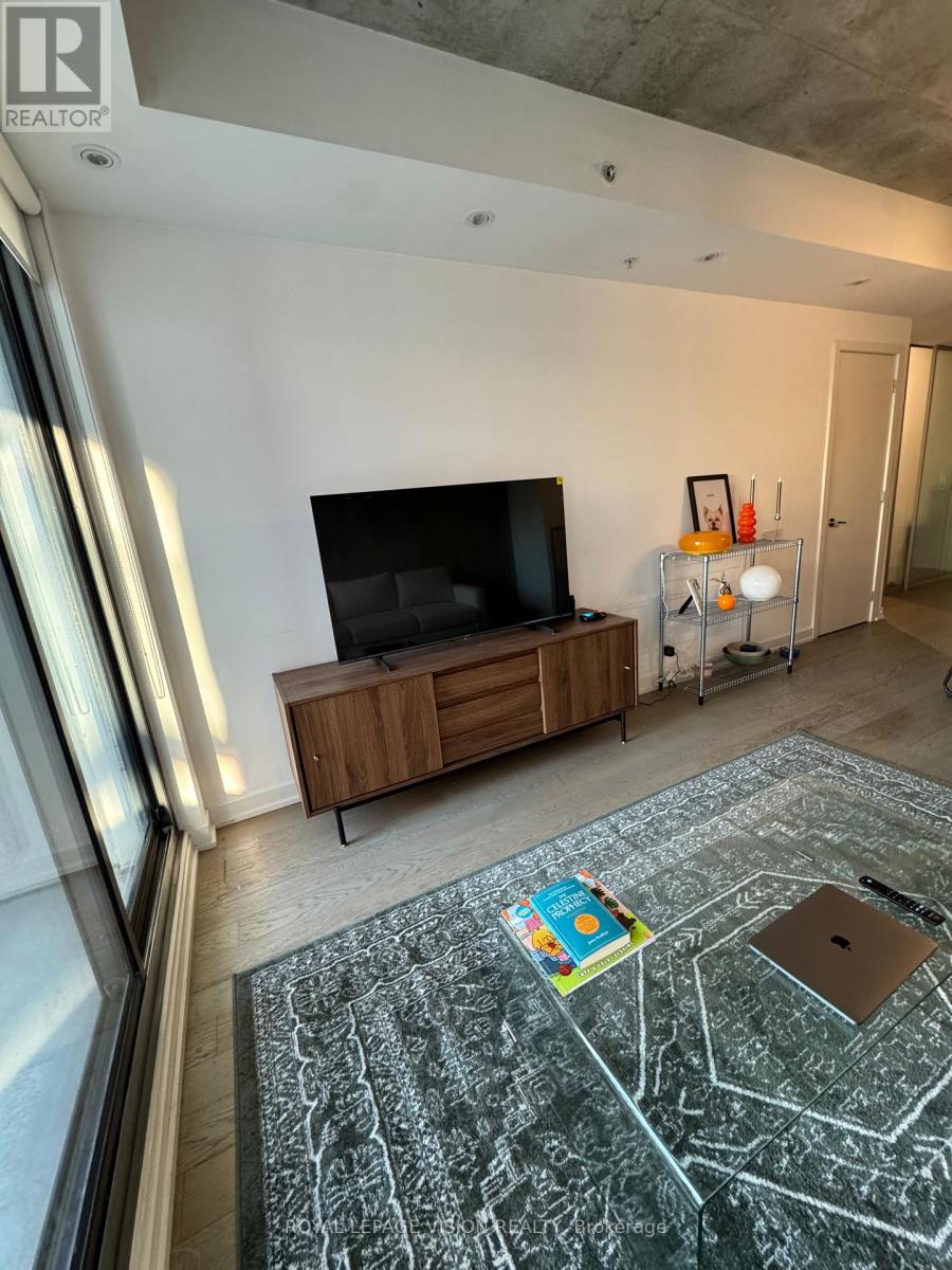 702 - 39 Brant Street, Toronto, Ontario  M5V 1S7 - Photo 6 - C12592828