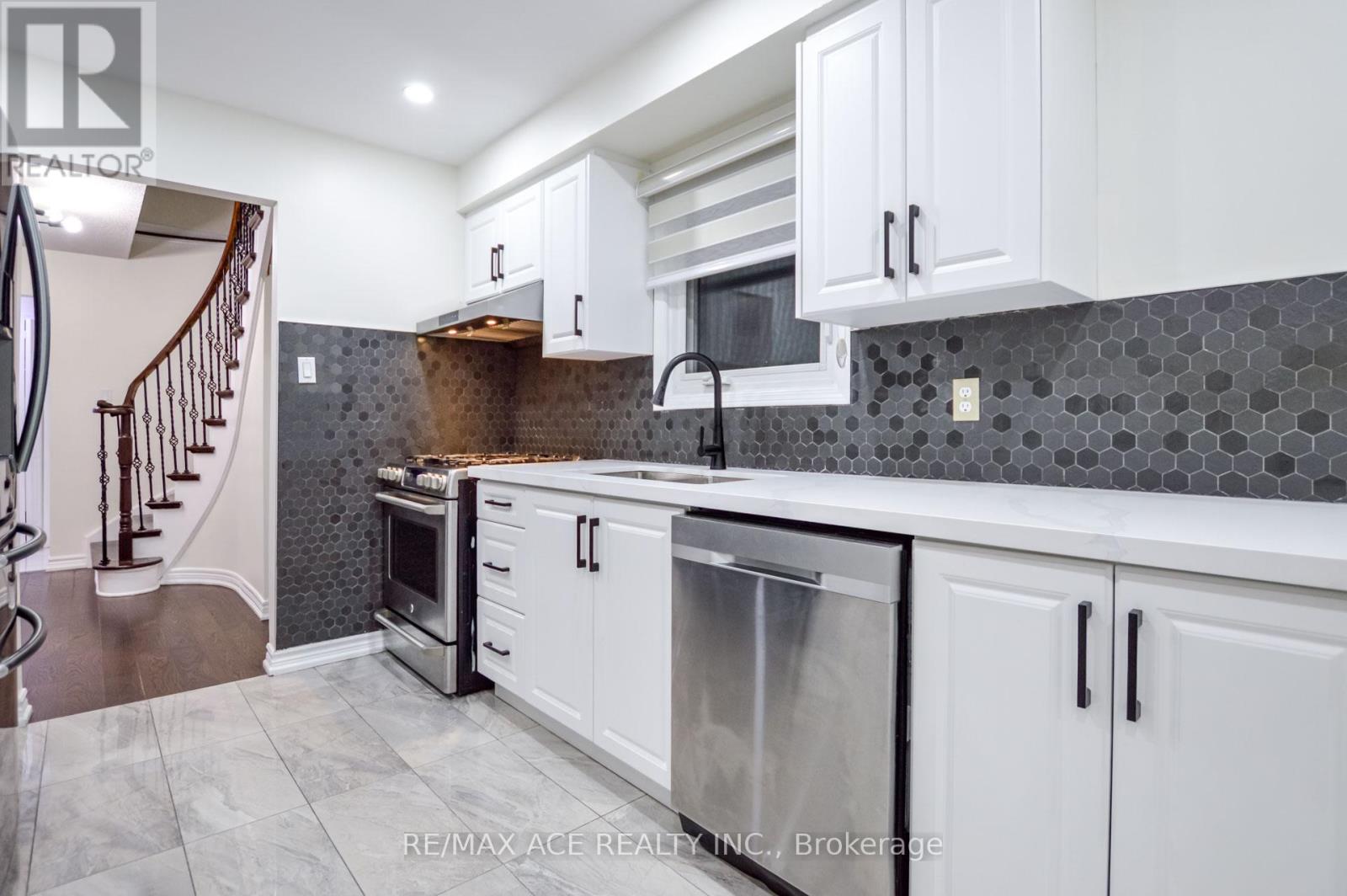 475 Wallenberg Crescent, Mississauga, Ontario  L5B 3M2 - Photo 10 - W12578376