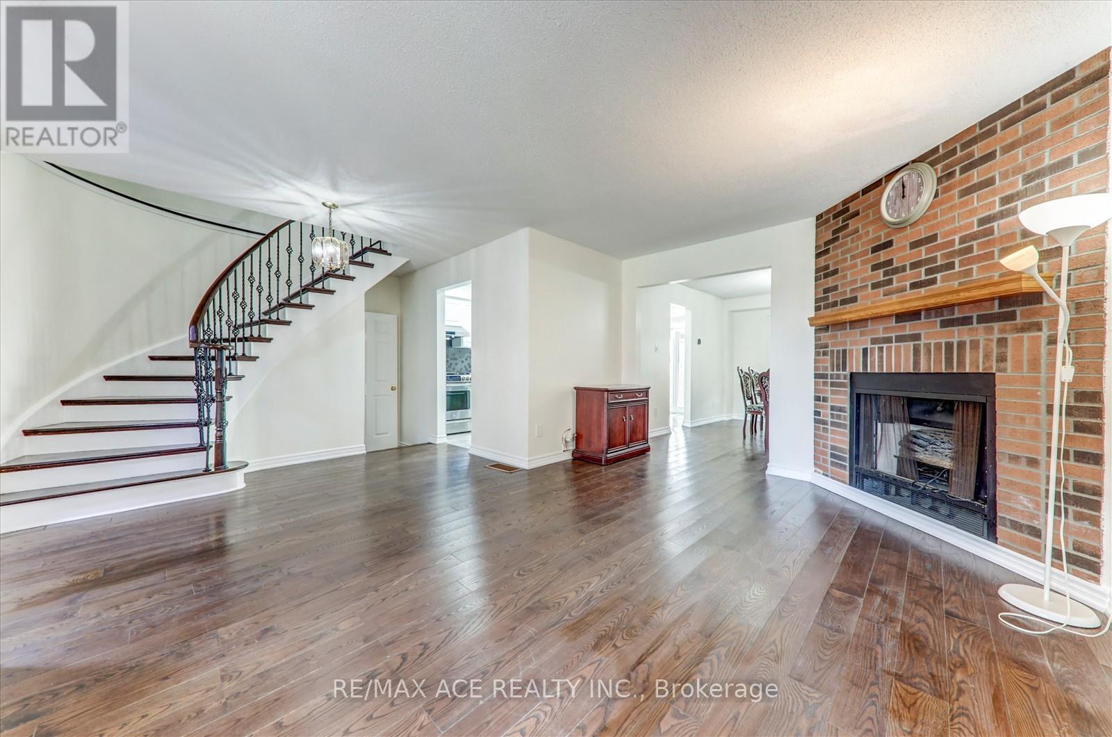 475 Wallenberg Crescent, Mississauga, Ontario  L5B 3M2 - Photo 6 - W12578376