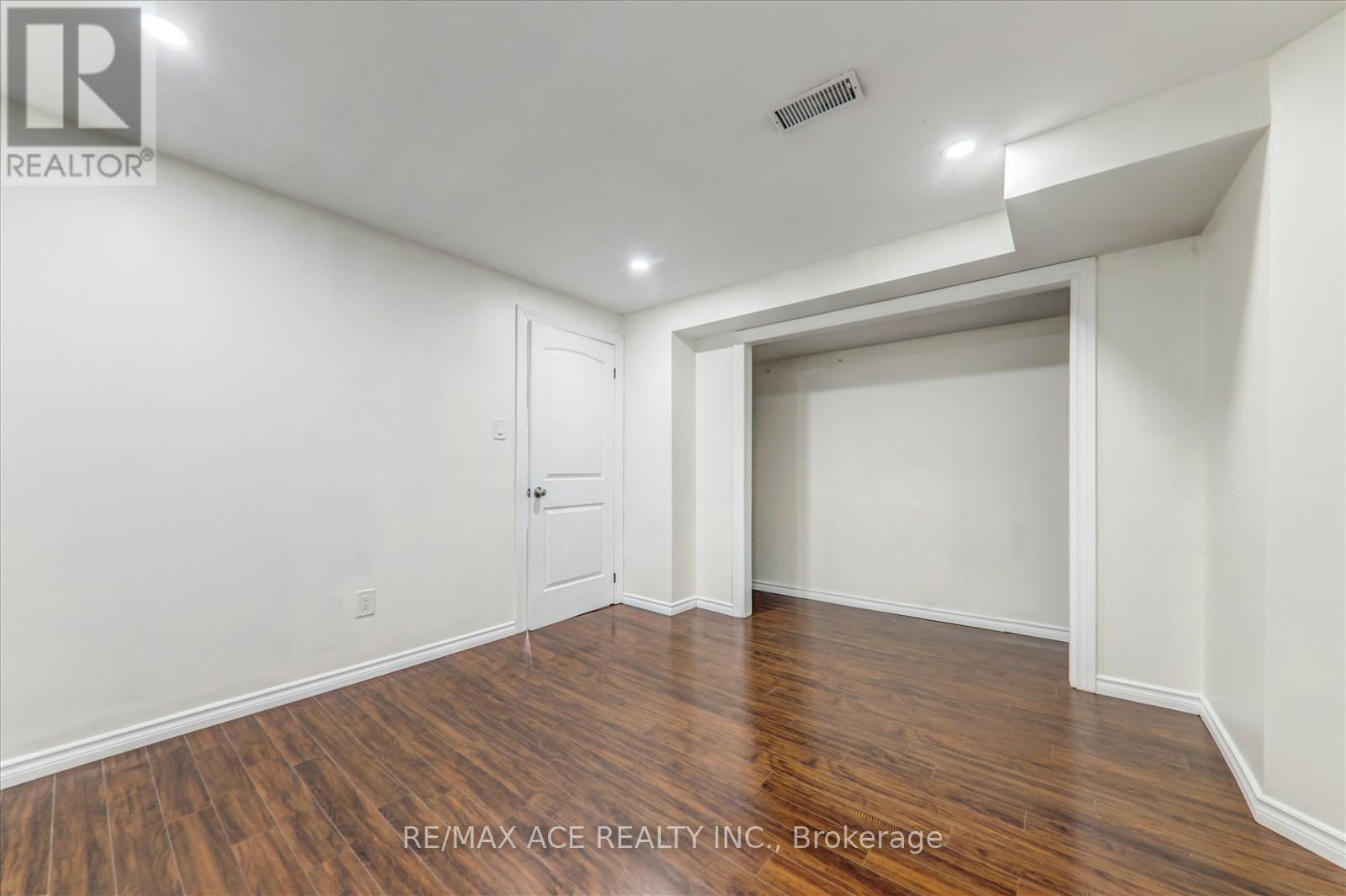 475 Wallenberg Crescent, Mississauga, Ontario  L5B 3M2 - Photo 33 - W12578376