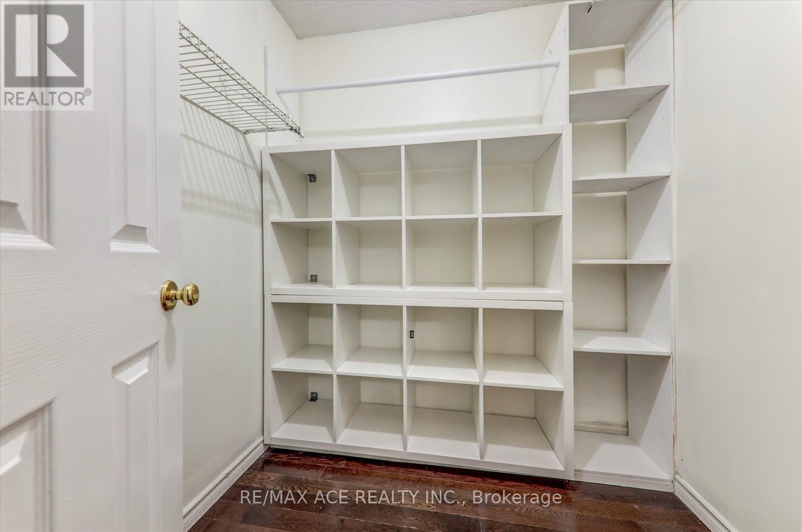 475 Wallenberg Crescent, Mississauga, Ontario  L5B 3M2 - Photo 22 - W12578376